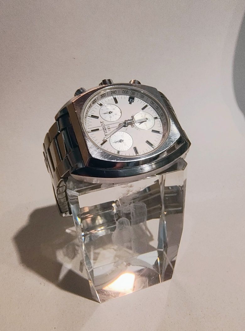 Часовник Tissot Chronograph Swiss