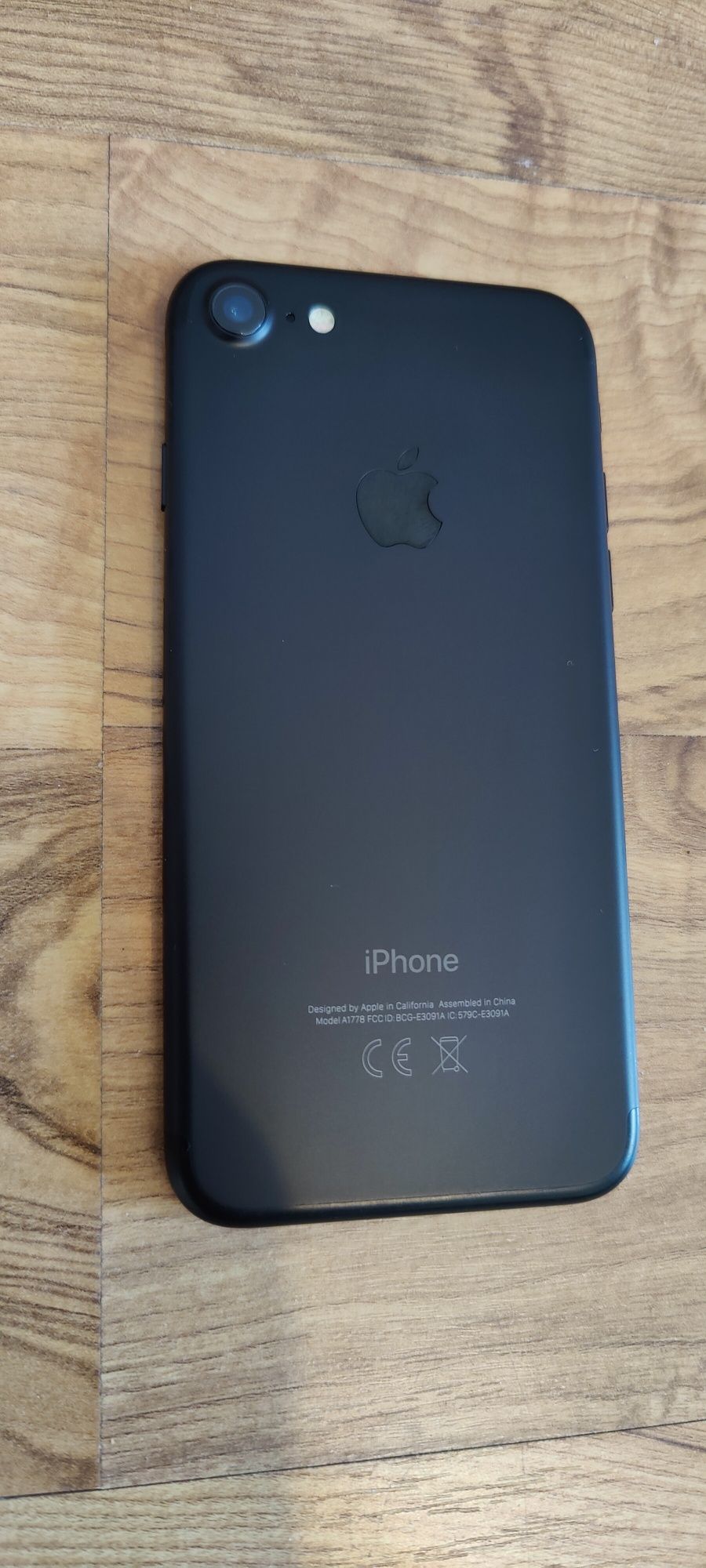 Смартфон IPhone 7