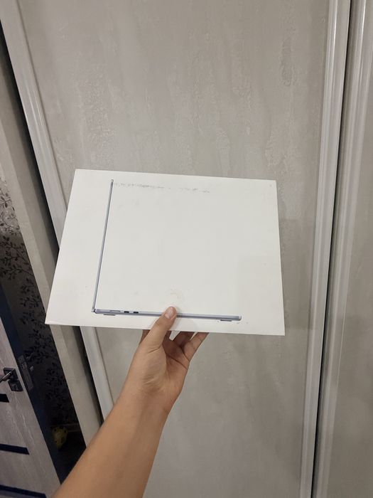 Macbook Air m4 16/256 15.9 inch