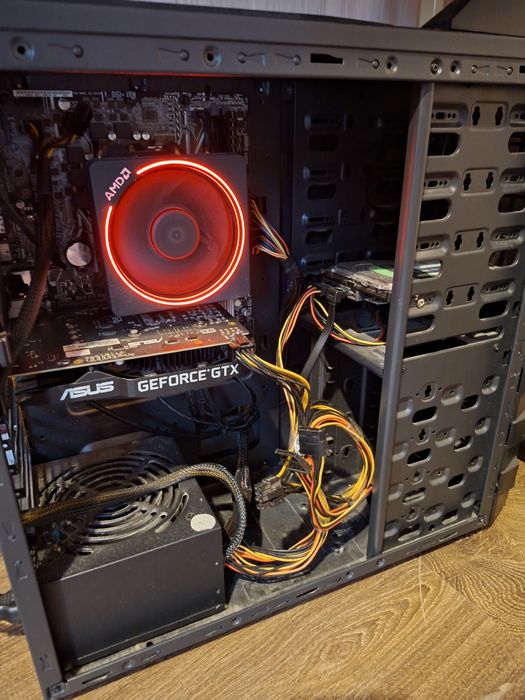 Vând pc gaming gtx1660 ryzen 5 2400g 8gb ram 2t hdd (preț fix)