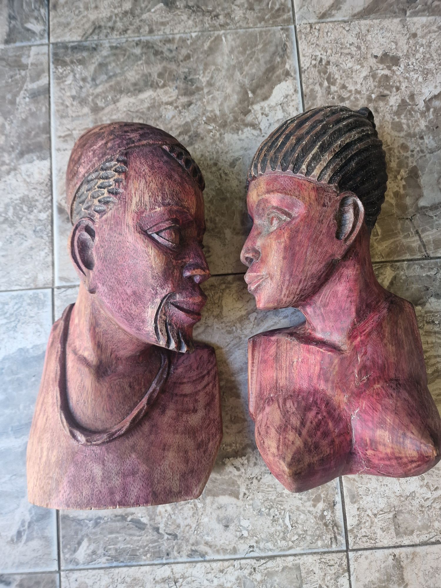Дървени статуетки (мъж и жена)