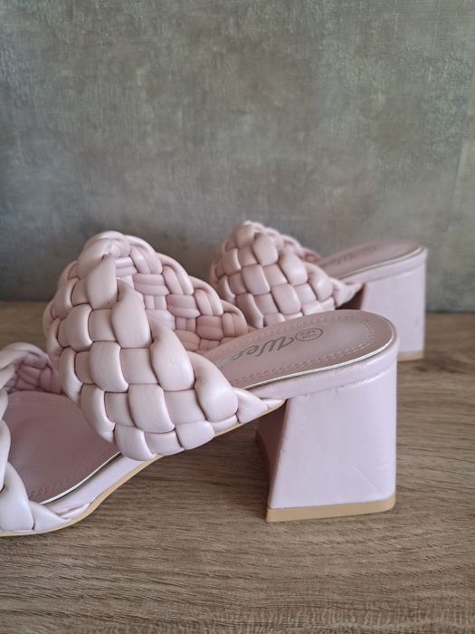Дамски розови обувки на дебел ток Weeboo