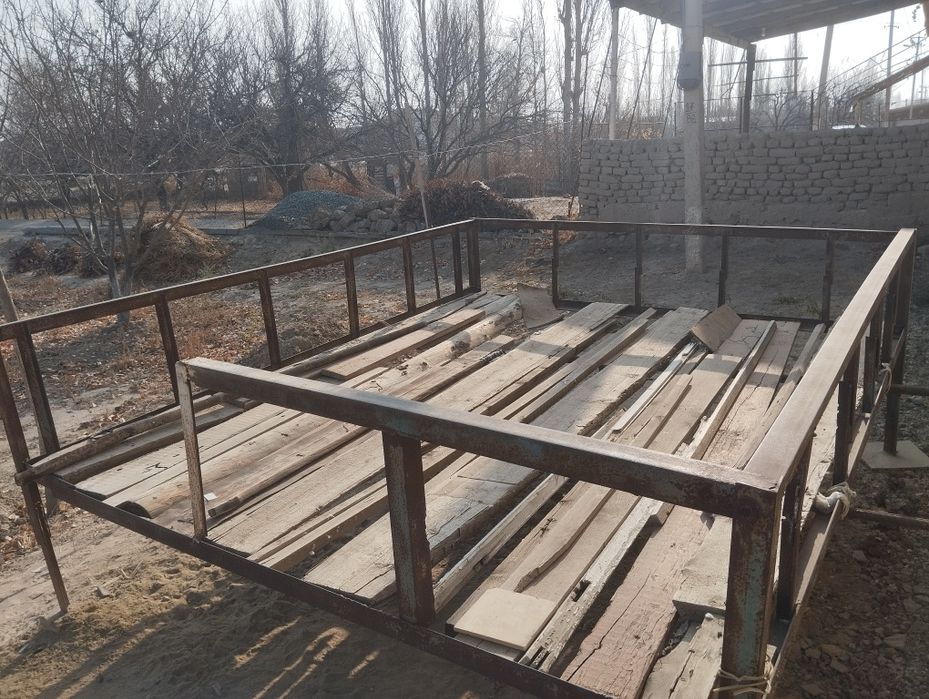 Тапчан сатылады.