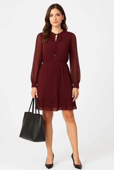 Нова рокля, с етикет, в бордо хит цвят за сезона есен/зима