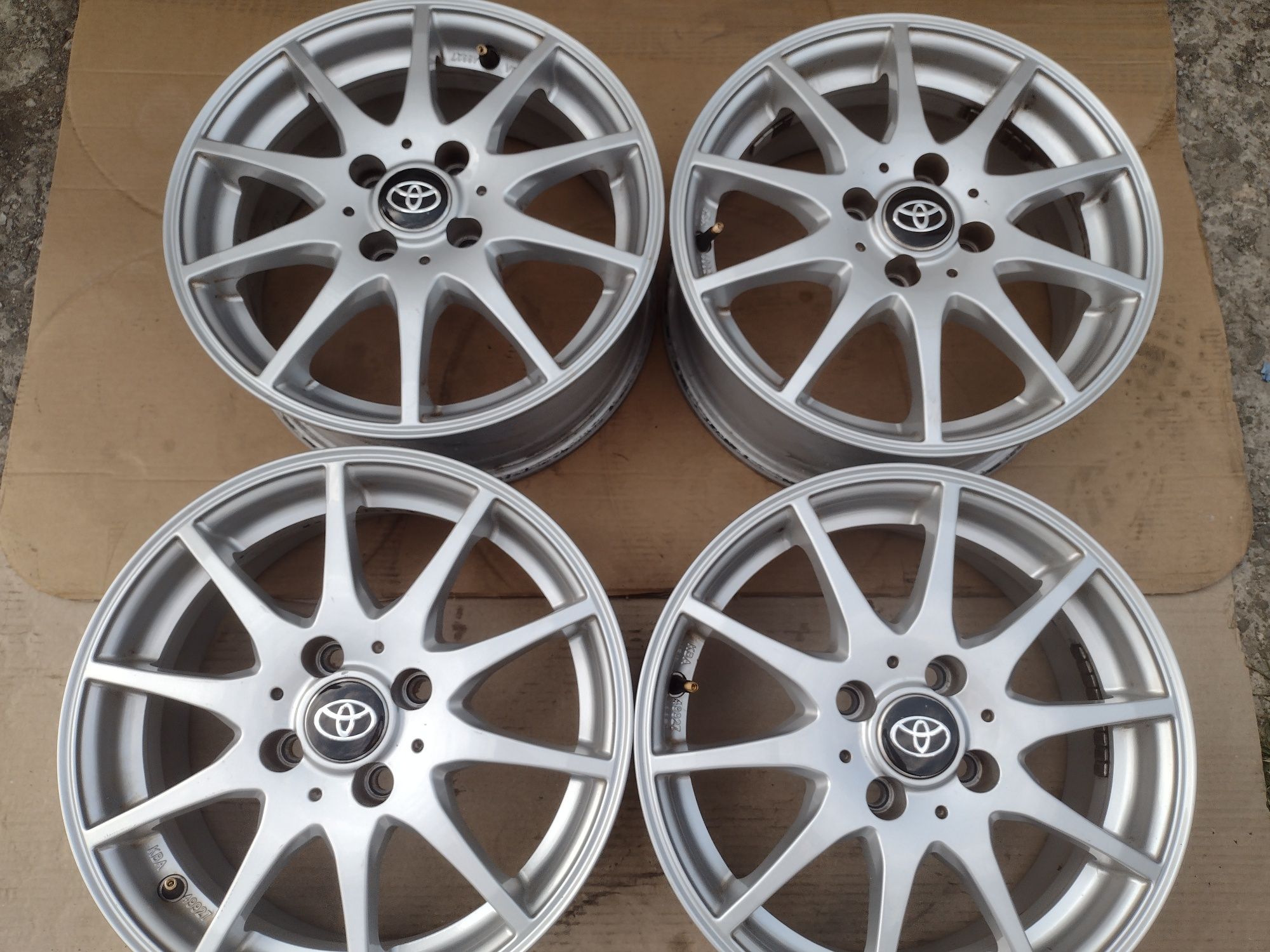 Топ състояние Dezent 15-4x100 ET44 6j Toyota Yaris