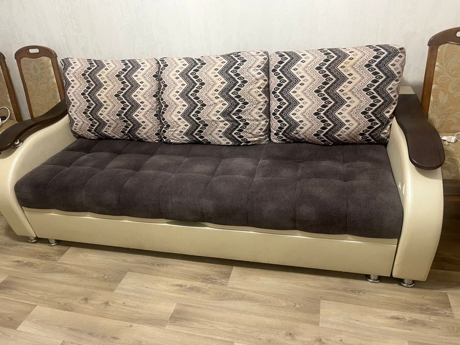Продаю диван раздвижной