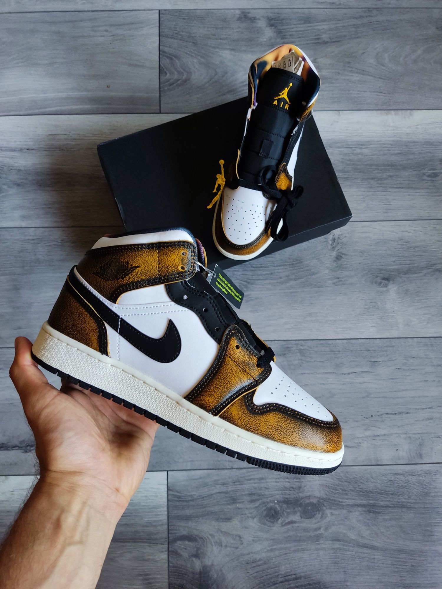 Air Jordan 1 Mid