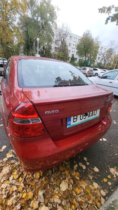 Chevrolet aveo rosu