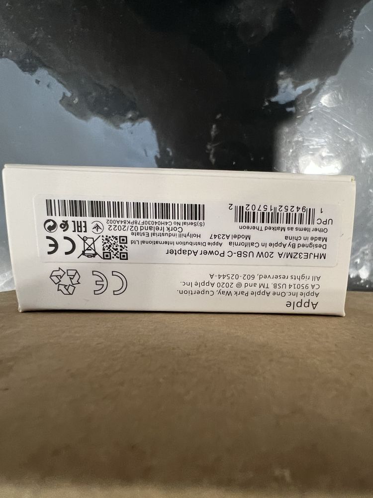 Адаптер питания Apple, 1*Type-C. 20 Вт [MHJE3ZM/A]
