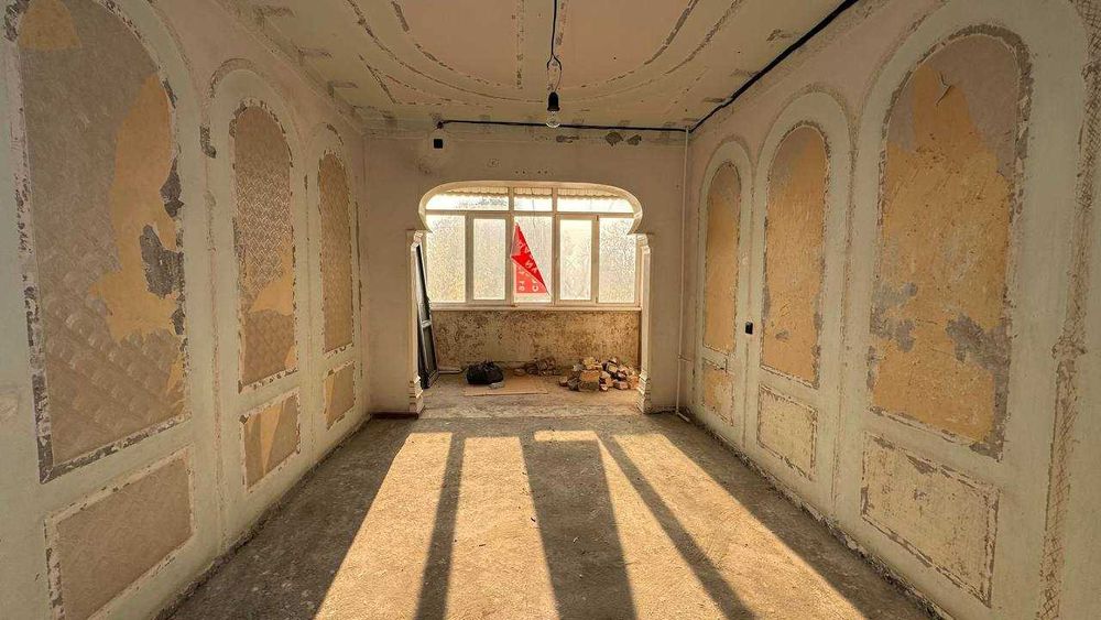 Заканал Хайвонот боғи 2 қаватда 2 хонали квартира сотилади.ID: 1508