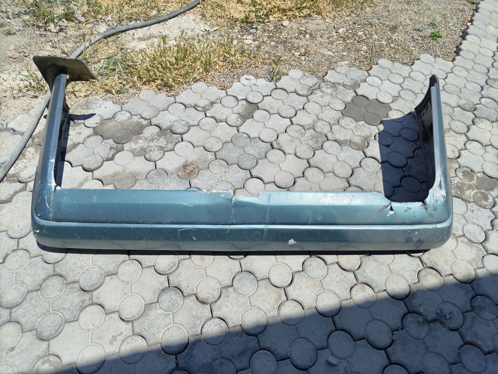 Бампер мерс 124 м