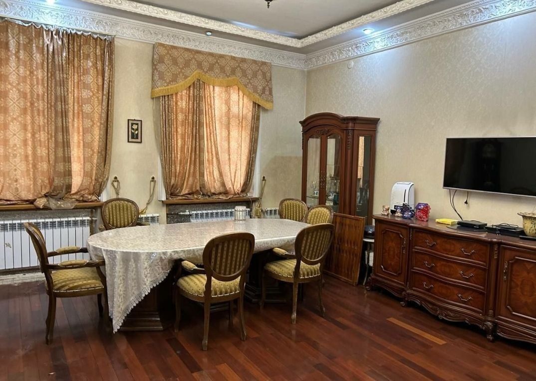 Яккасарайский район 
Ориентир Джуманджи
Цена 550 000$
Площадь участка