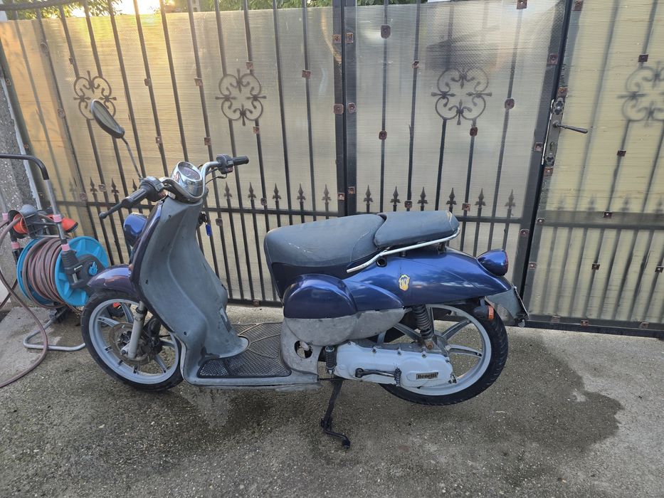 Scuter benelli de 49 cm