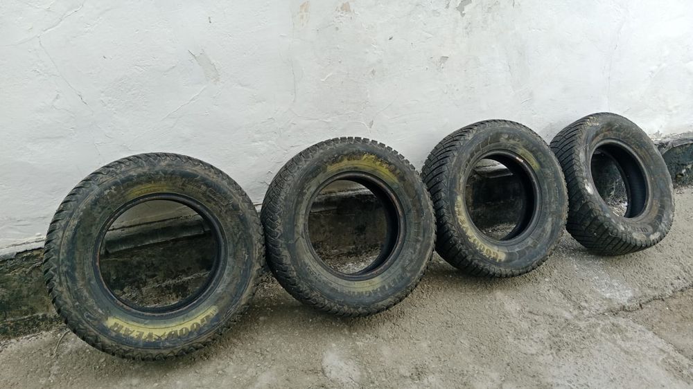 Goodyear  R 16. 245 . 70
