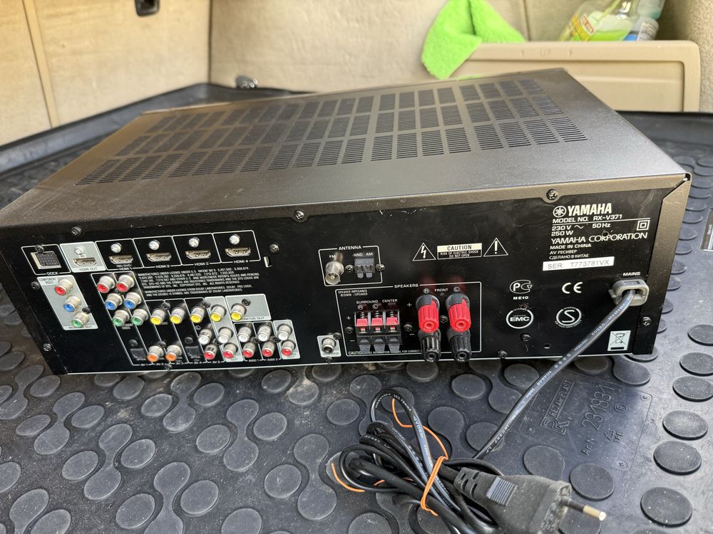 Yamaha model RX-V371