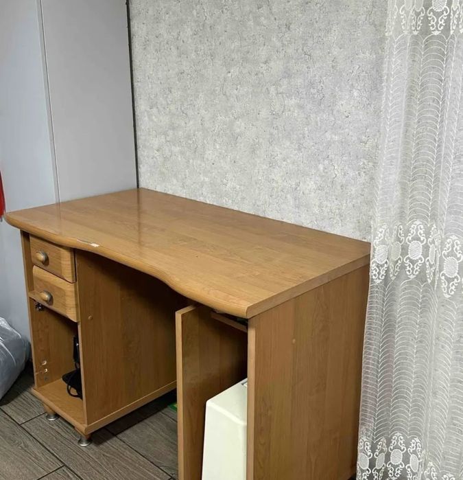 Продам компьютерный стол 5000 тг