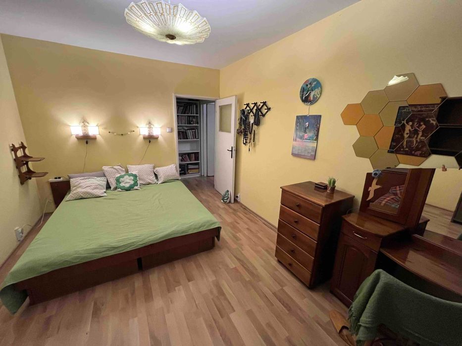 просторен тристаен апартамент