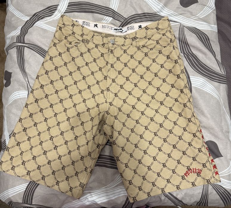 vând blugi scurți REVIEW