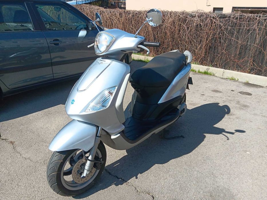 Vând scuter Piaggio Fly 2009 50cc 4T-se conduce cu permis categoria B