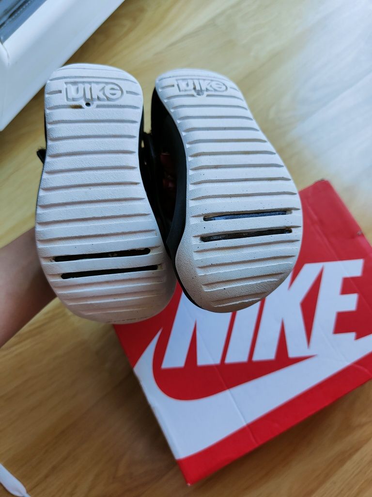 Сандали Nike размер 25
