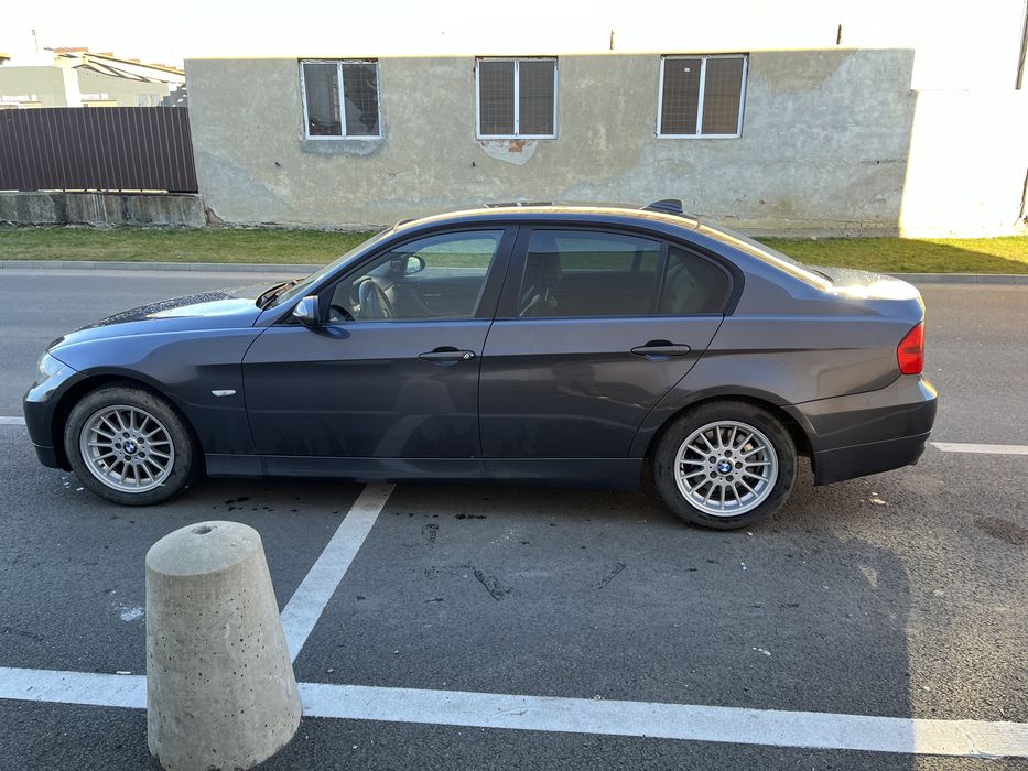 Vand bmw E90 2008 manual inmatriculat sau schimb cu Passat B7