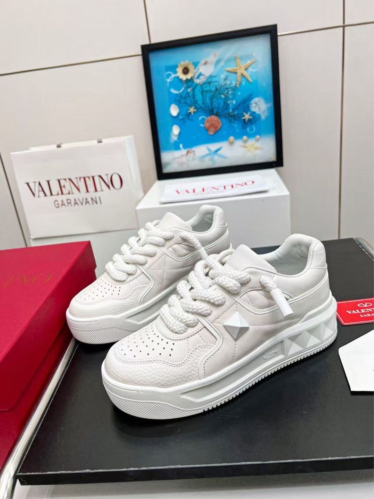 Valentino Garavani One Stud XL Leather Sneakers , Poze Reale