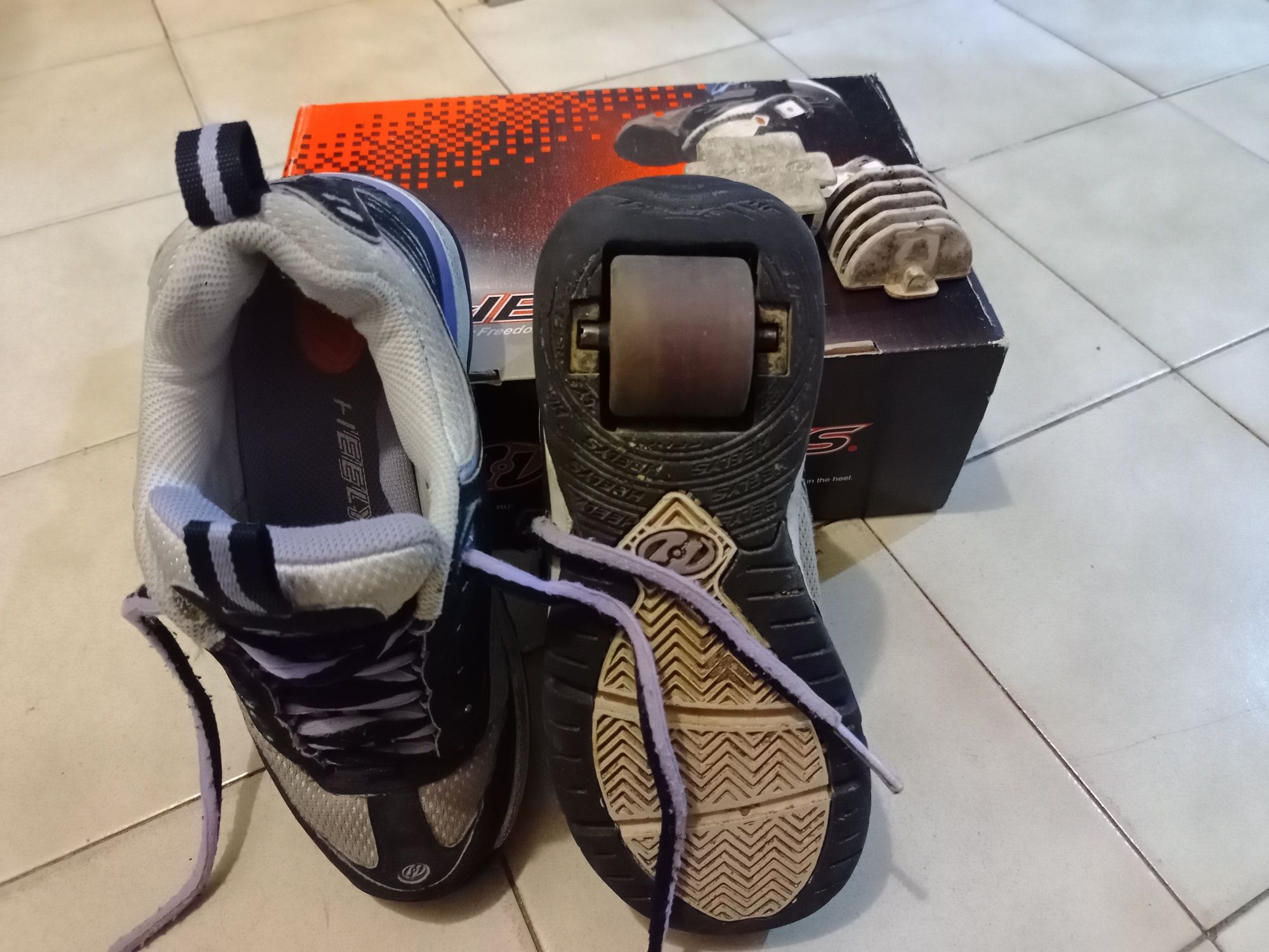 Heelys обувки с колела / кецове 34 номер момиче