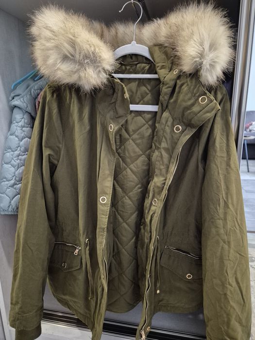 Продавам якета размер С