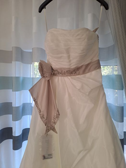 Rochie mireasa noua