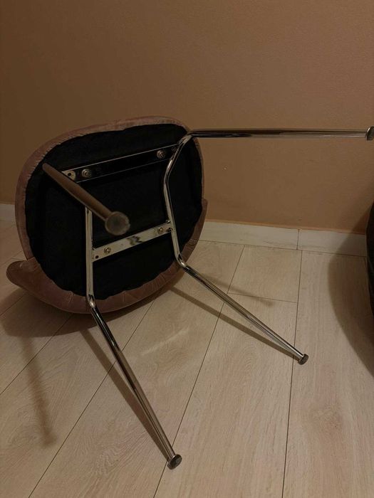 Scaun de catifea roz pal NOU