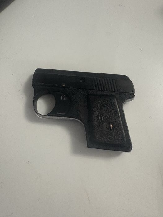 Сигнален пистолет с 6 мм капси