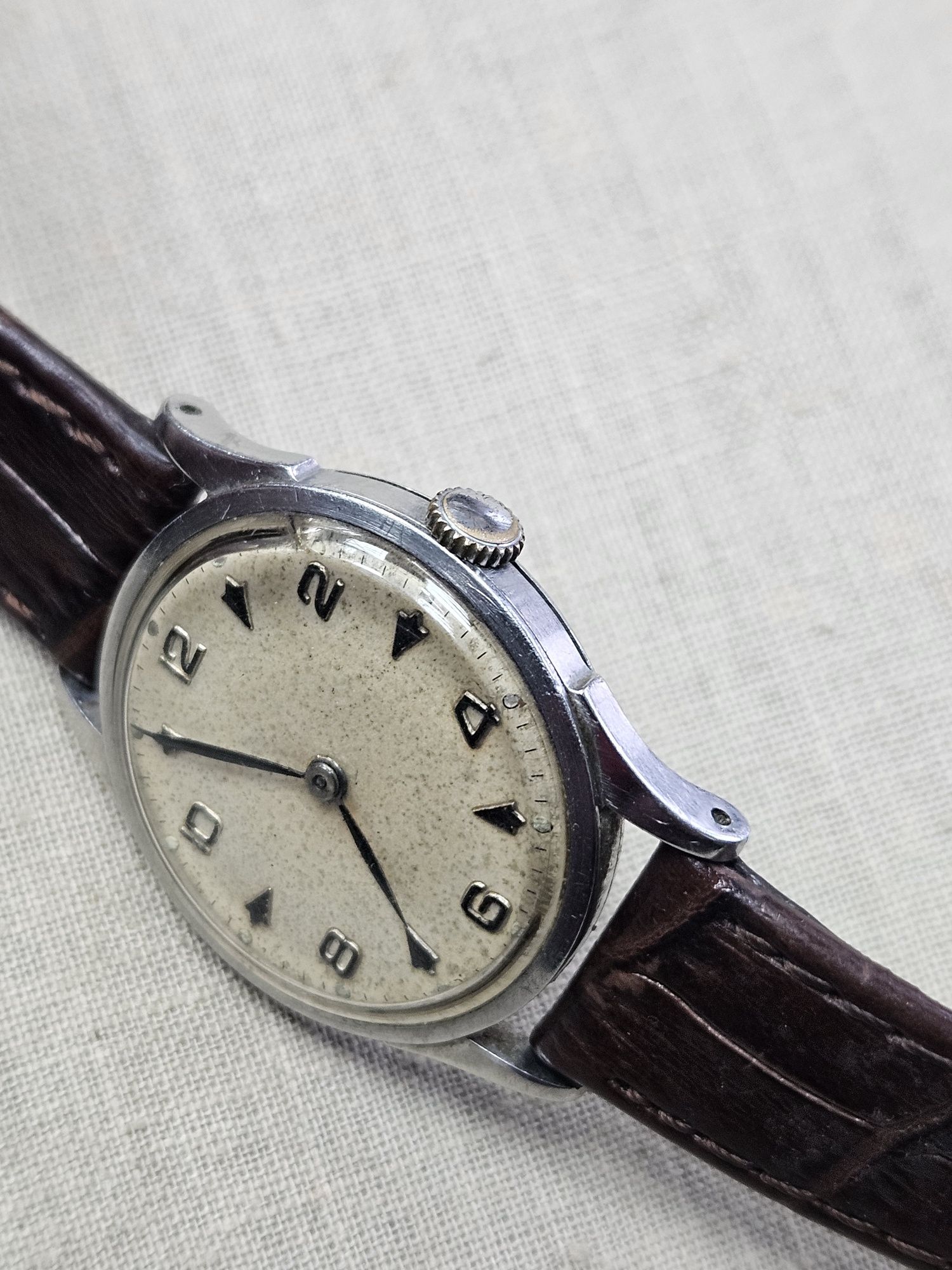 Omega ръчен часовник .