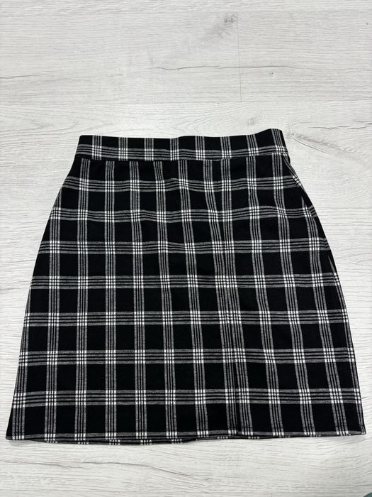 черная юбка в клетку
