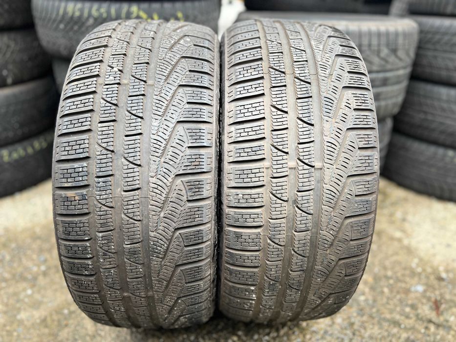2x 235 40 19 Pirelli Winter 240 (Anvelope Iarna)