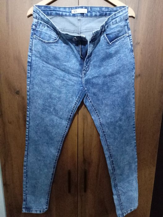 Мъжки маркови дънки .