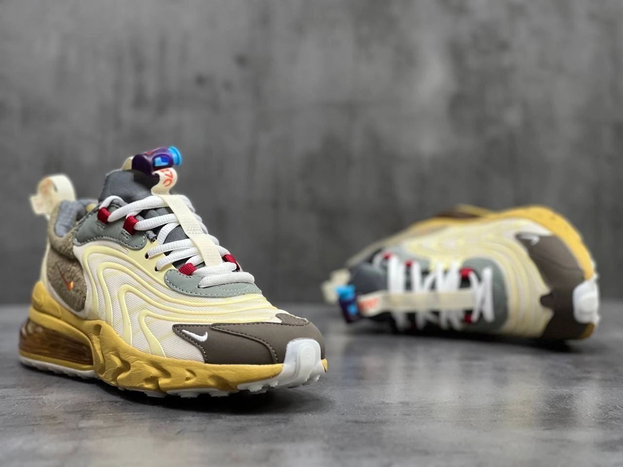 Nike Air Max 270 React Travis