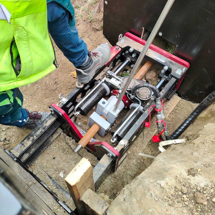 Utilaj de foraj orizontal dirijat nou tragere 32 tone , max foraj 70 m