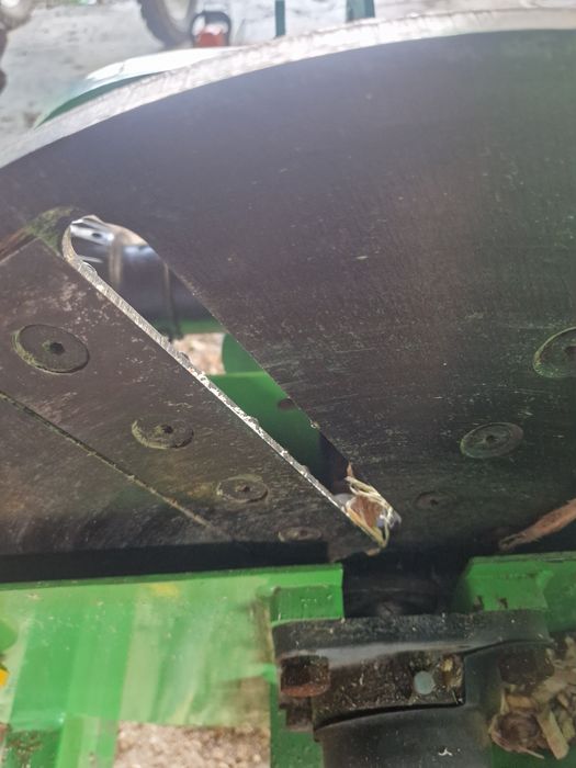 Tocator crengi pentru tractor