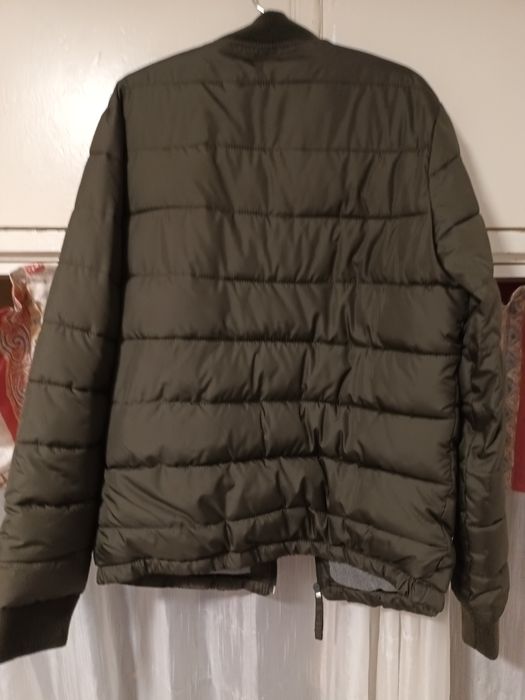 Vând Geaca Holister