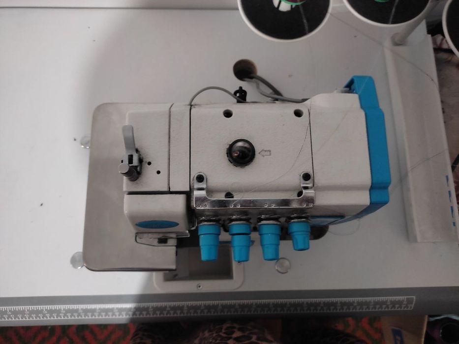 Швейная машина прямострочка,оверлок