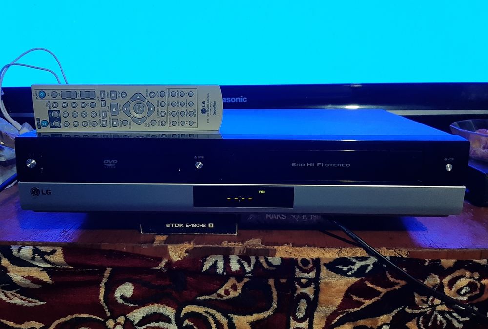 Vand videorecorder combo cu dvd player stereo in stare bună
