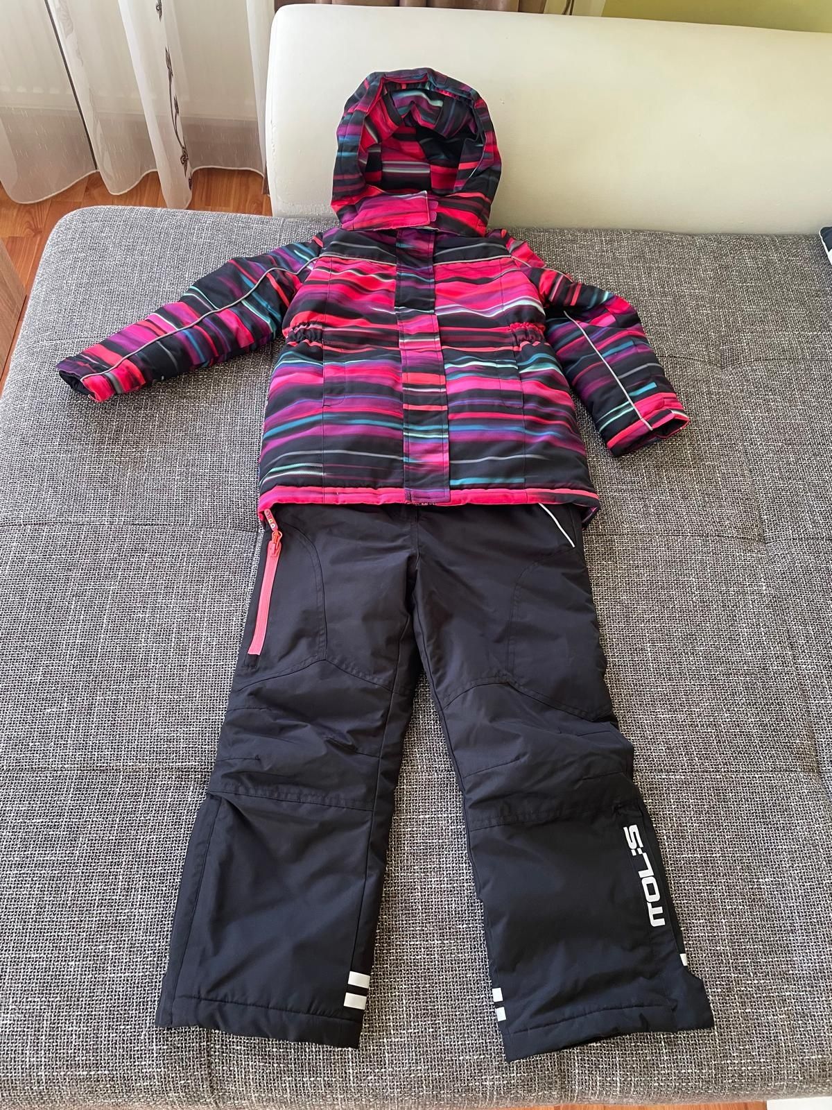 Costum de ski fetite