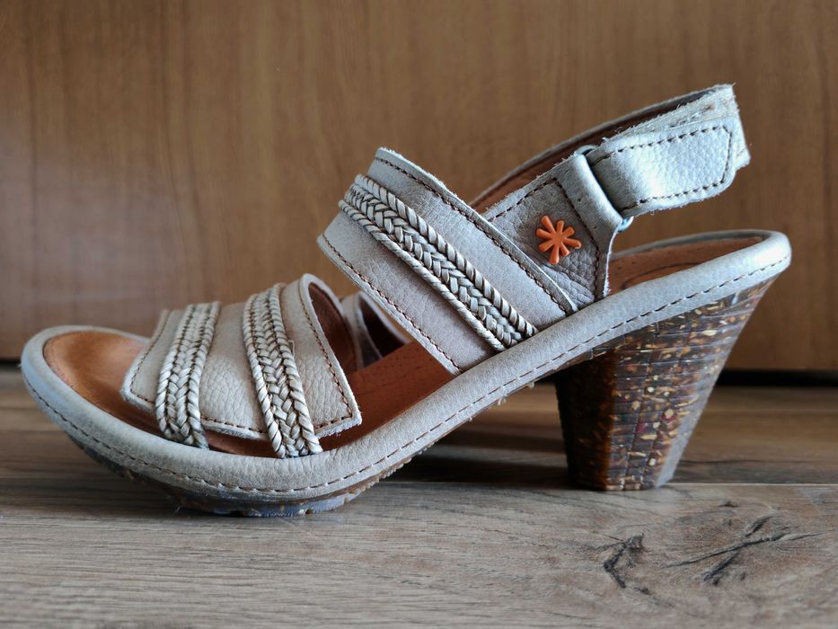 НОВА ЦЕНА за Дамски кожени сандали