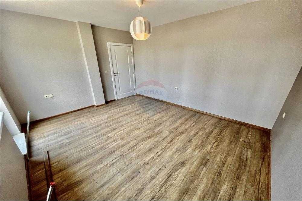 Продава се Тристаен апартамент в Русе, Родина 1 - 103 кв.м за 1374 €/кв.м - Снимка #2