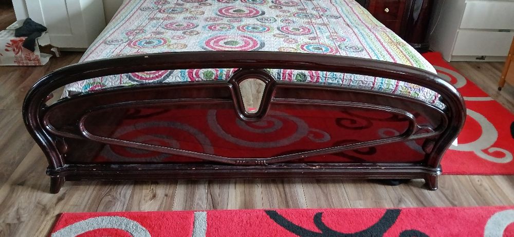 Mobila  Dormitor de lemn cires