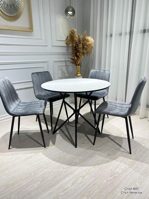 Стол и стулья со склада