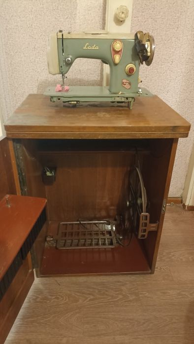 Швейная машина Лада