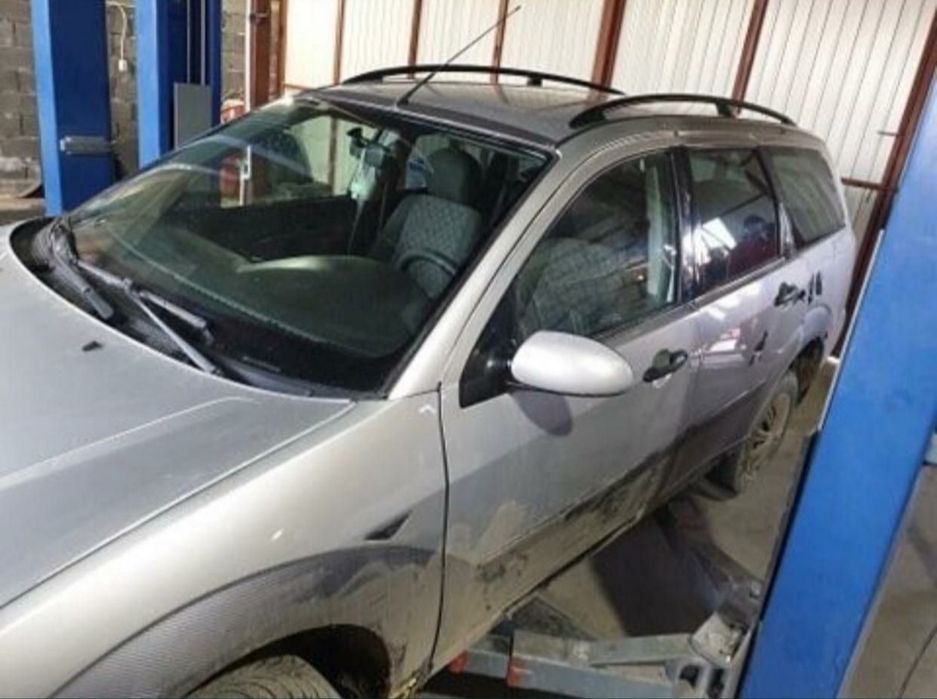 Dezmembrez Ford Focus 1 1.4,1.6 benzina/ 1.8 diesel