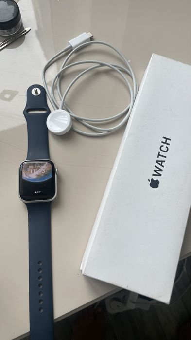 Продам Apple watch Se 2 (44mm)