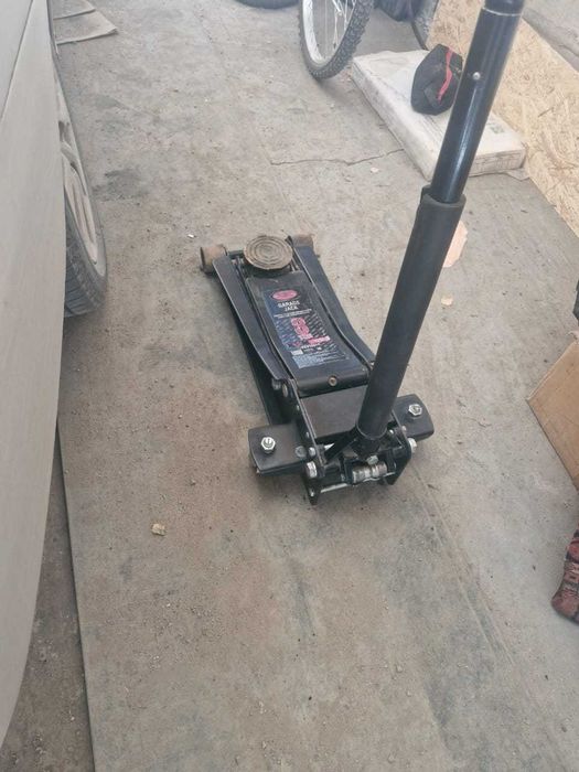 Продам Домкрат новый шиномонтажный 3тн